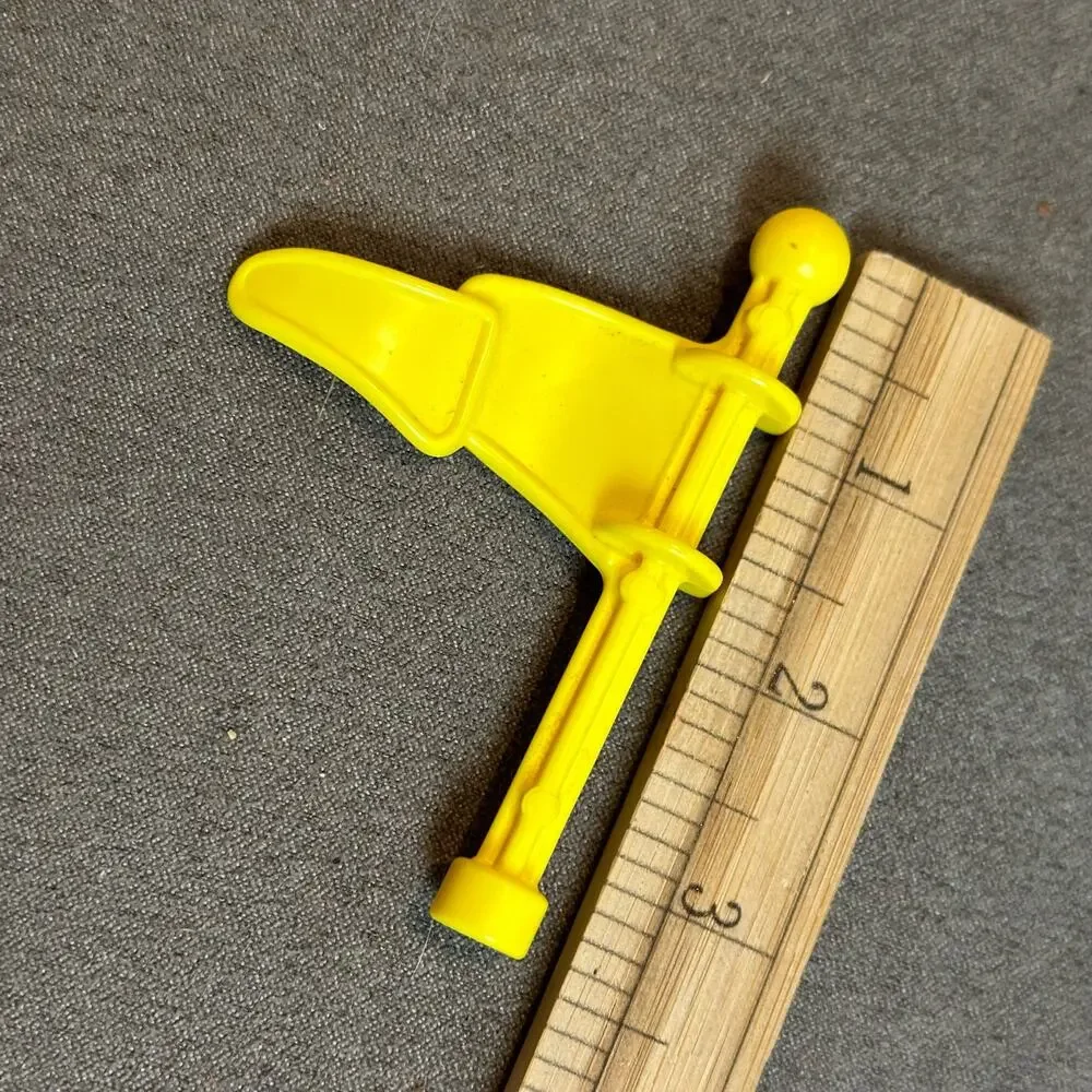 Lincoln Logs Yellow Plastic Flag 3